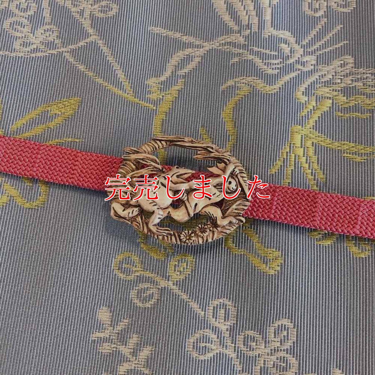 画像1: 鳥獣戯画【追いかけっこ】帯留め (1)