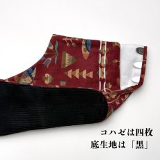 画像5: あったか足袋「北欧の旅『冬のマーケット』」えんじ地に北欧風モチーフ (5)