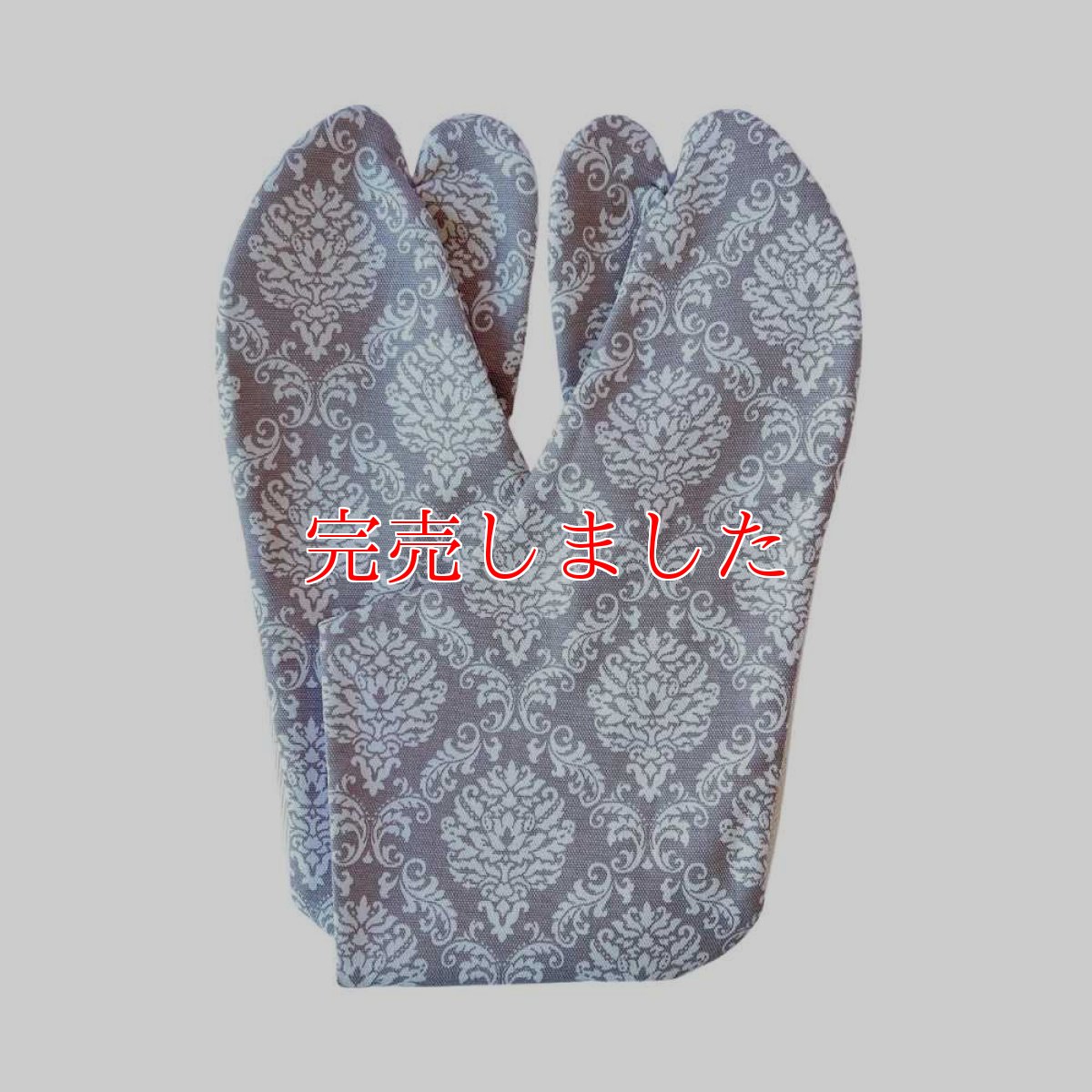 画像2: 柄足袋初心者でもコーディネートしやすい足袋「オベリスク」ベージュ (2)