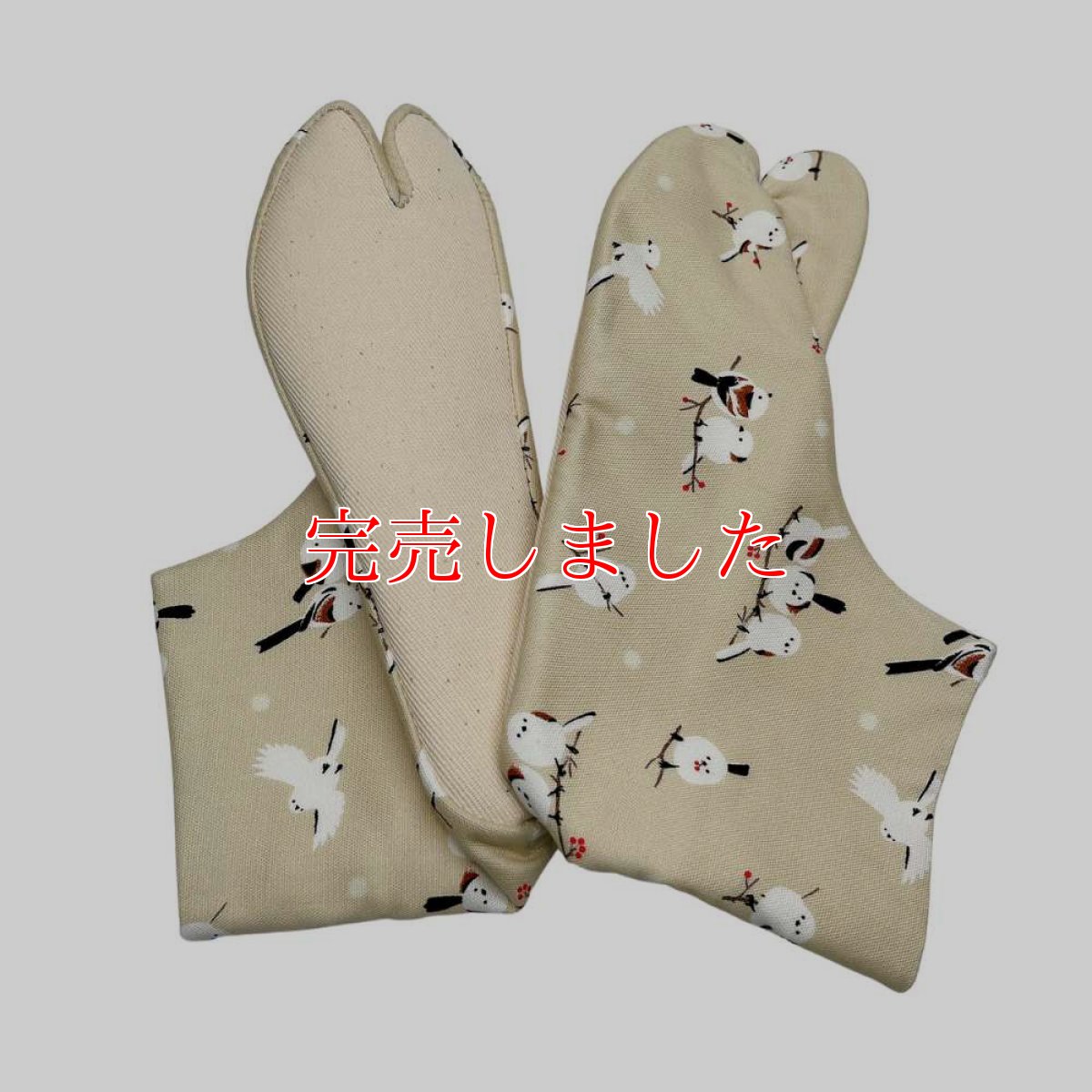 画像2: ネル裏柄足袋「シマエナガ【アイボリー】」 (2)