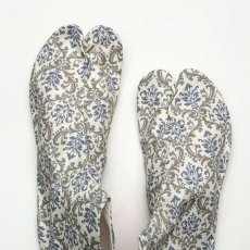 画像5: 通年履ける柄足袋「霧藍ダマスク」グレイ×藍 (5)