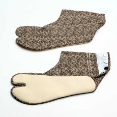 画像4: 通年履けるレース足袋「葉っぱのレース」胡桃 (4)