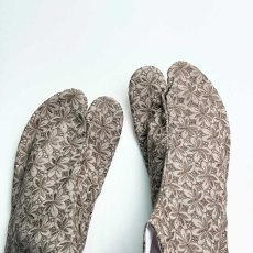 画像5: 通年履けるレース足袋「葉っぱのレース」胡桃 (5)
