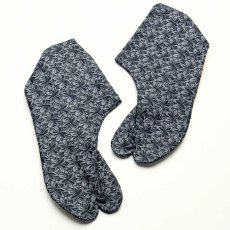 画像3: 通年履けるレース足袋「葉っぱのレース」墨黒 (3)