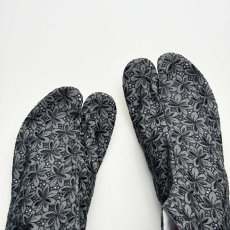 画像5: 通年履けるレース足袋「葉っぱのレース」墨黒 (5)