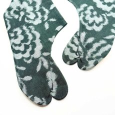 画像2: 【久留米絣】野村織物さんの柄足袋《コットンフラワー》八女茶グリーン｜日本製・木綿着物に合う柄足袋 (2)