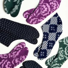 画像8: 【久留米絣】野村織物さんの柄足袋《コットンフラワー》八女茶グリーン｜日本製・木綿着物に合う柄足袋 (8)