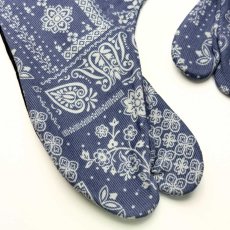 画像3: あったか足袋「ペイズリー」スモークブルー (3)