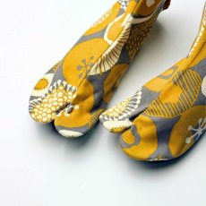 画像7: あったか足袋「ビッグフラワー」イエロー×グレイ (7)