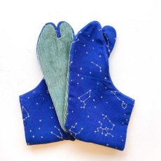 画像2: あったか足袋「冬の星座」青 (2)