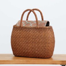 画像2: かごや×ミナペルホネン「tambourine」ふた付き山葡萄かごバッグ 網代編み (2)