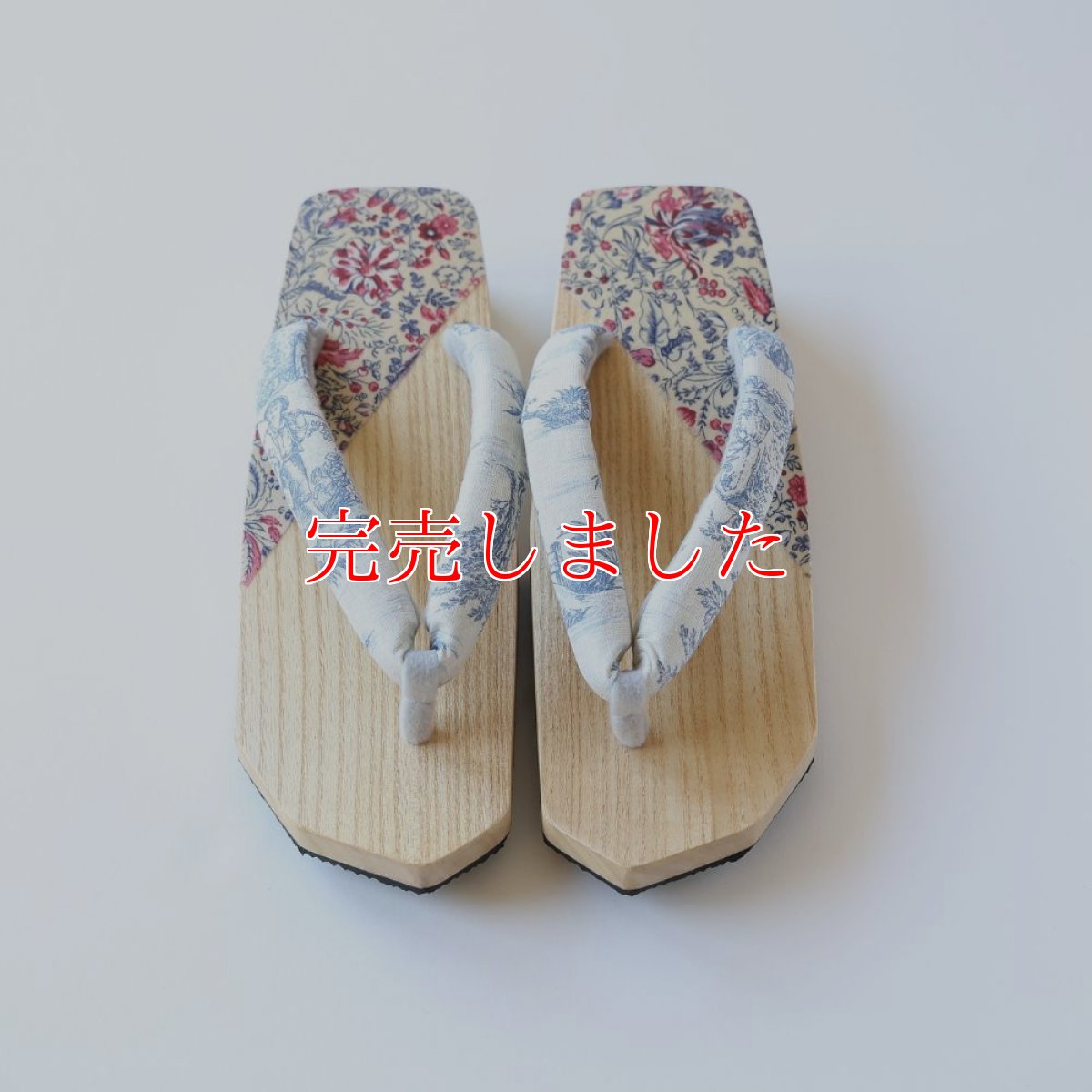 画像2: 黒澤桐材店 会津桐下駄 フレンチアンティーク「Fleurs Rouges」L (2)