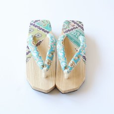 画像2: 黒澤桐材店 会津桐下駄 フレンチアンティーク「Bleu Sarasa」M (2)