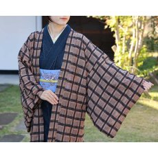 画像2: すっきりと軽い洗えるレースの単衣羽織｜霞格子「キャメル」 (2)