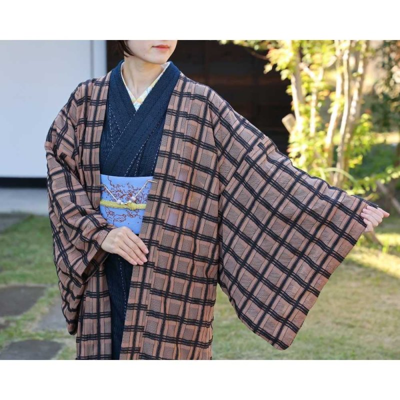 すっきりと軽い洗えるレースの単衣羽織｜霞格子「キャメル」 | 普段着