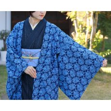 画像2: すっきりと軽い洗えるレースの単衣羽織「瑠璃の花」 (2)