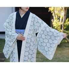 画像2: すっきりと軽い洗えるレースの単衣羽織「白緑の花」 (2)
