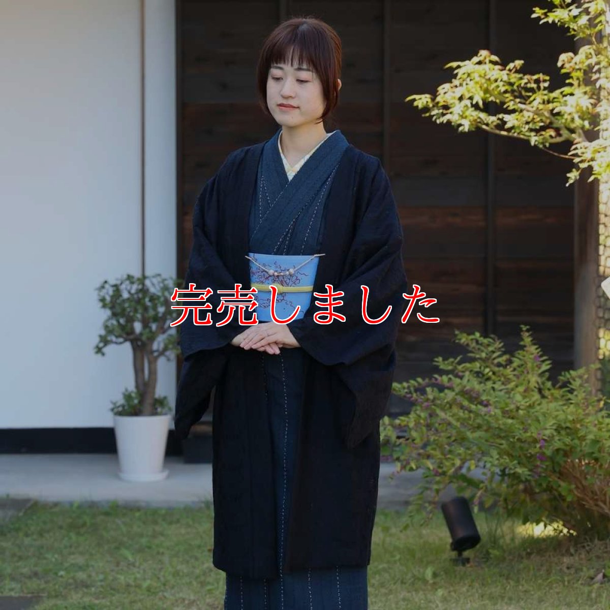 画像4: すっきりと軽い洗えるレースの単衣羽織「漆黒の花」 (4)