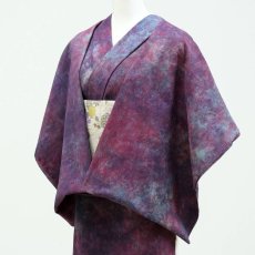 画像2: ひでや工房 綿縮緬ムラ染め着物 彩睡蓮〈宵紫の池〉 (2)