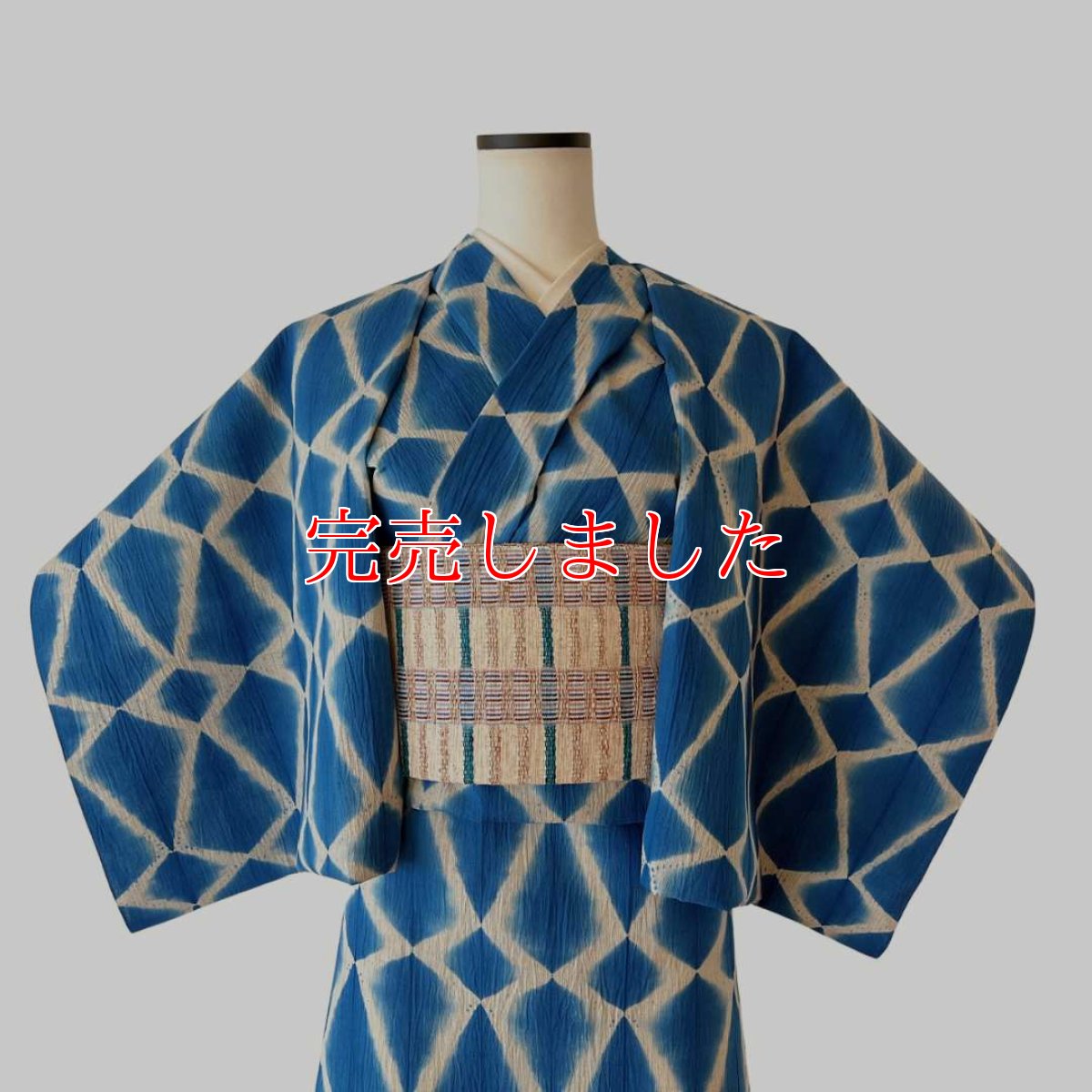 画像1: 藤井絞「毘沙門亀甲絞り」備長炭入り綿麻・瑠璃紺 (1)