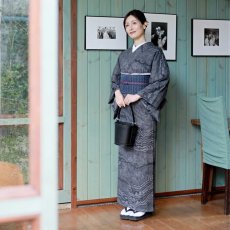 画像2: 洗える綿麻着物「地層」墨黒｜板締め絞り｜コレカラキモノ企画室 (2)