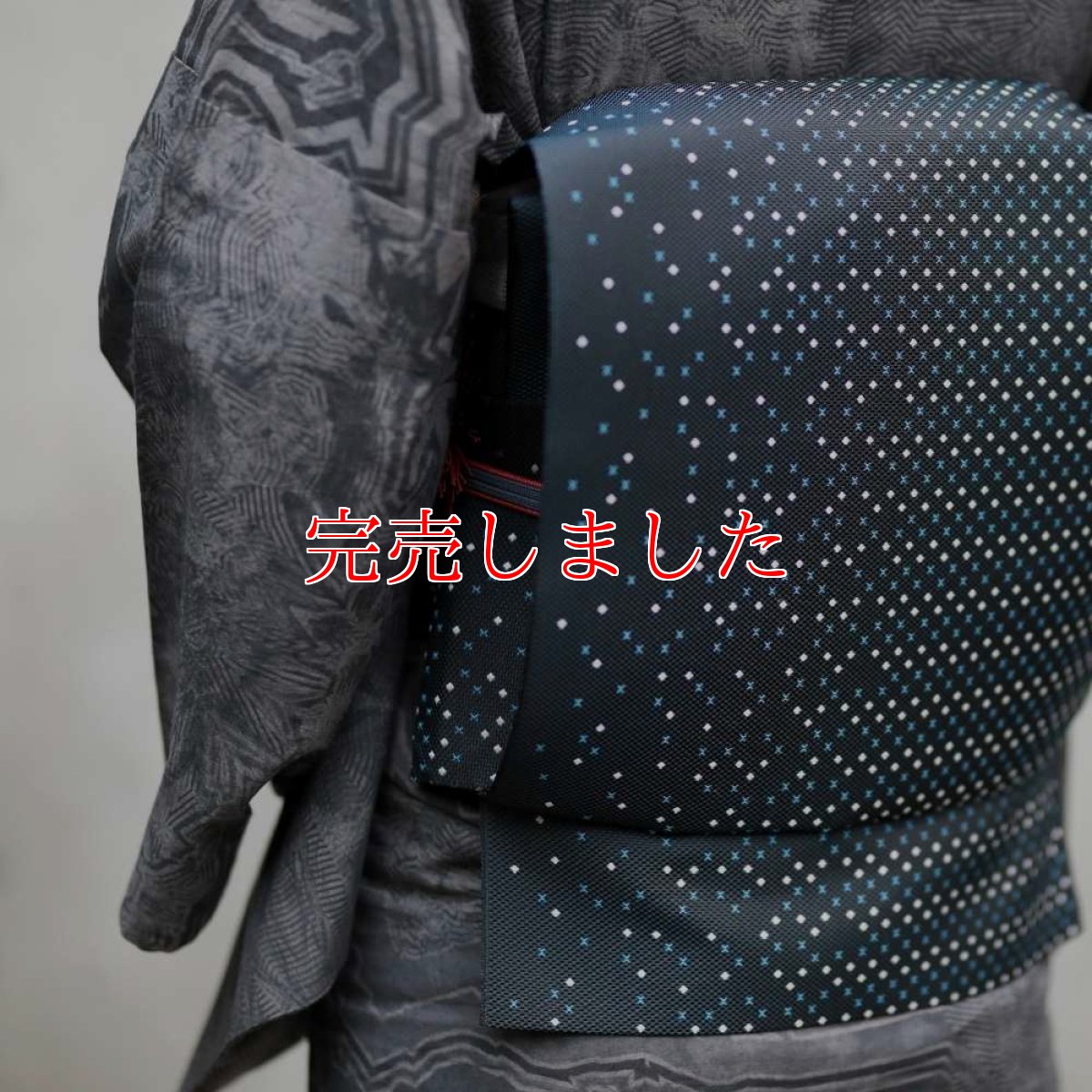 画像6: 洗える綿麻着物「地層」墨黒｜板締め絞り｜コレカラキモノ企画室 (6)