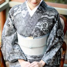 画像1: 洗える綿麻着物「地層」アイスグレー｜板締め絞り｜コレカラキモノ企画室 (1)