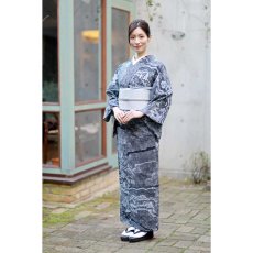画像3: 洗える綿麻着物「地層」アイスグレー｜板締め絞り｜コレカラキモノ企画室 (3)