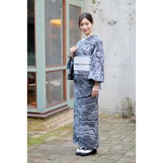 画像4: 洗える綿麻着物「地層」アイスグレー｜板締め絞り｜コレカラキモノ企画室 (4)