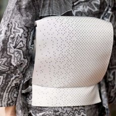 画像8: 洗える綿麻着物「地層」アイスグレー｜板締め絞り｜コレカラキモノ企画室 (8)