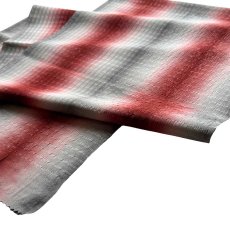 画像4: 【藤井絞】通年使える2WAY帯揚げ「花結」チャコール×レッド｜リボン絞り・絹100％｜コレカラキモノ企画室 (4)