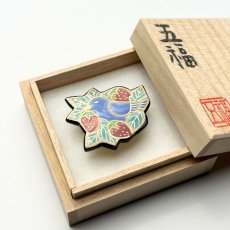 画像10: 五福さんの帯留め「苺泥棒」｜清水焼 (10)