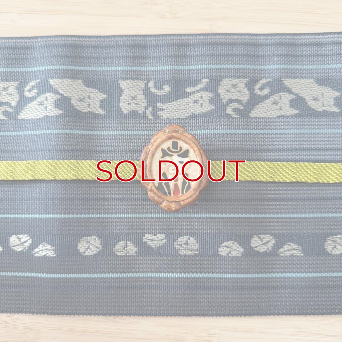 画像5: 五福さんの帯留め「ハチワレ伯爵の肖像画」 (5)