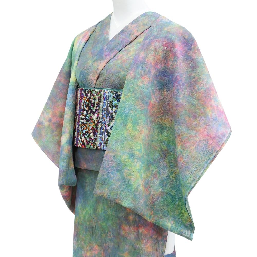 淡い緑と青と桃色と黄色が重なる彩睡蓮 光彩の池のムラ染め生地
